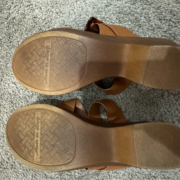 Italian Shoemakers Brown Sandals - Picture 5 of 5